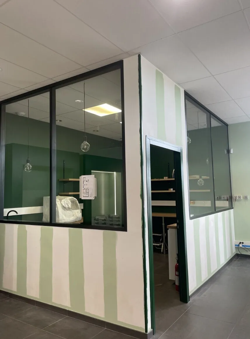 Bureau vitré, avant
